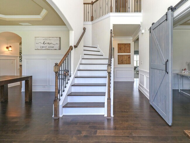 Building Photo - Meticulous two-story home large front porc...