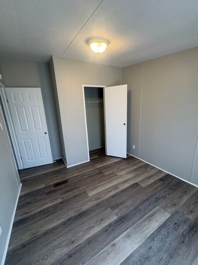 Foto del edificio - 4 Bed/2 Bath Mobile Home