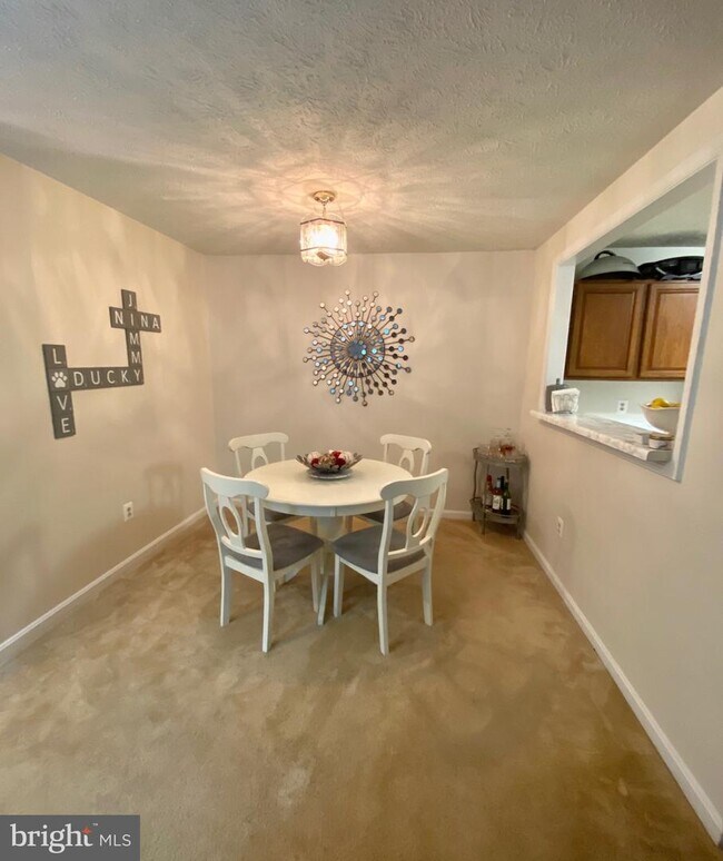 Foto del edificio - 7805 Willow Point Dr
