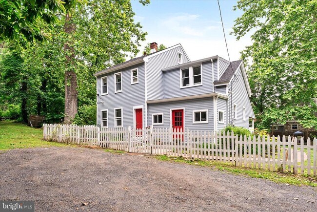 Building Photo - 116 School Ln
