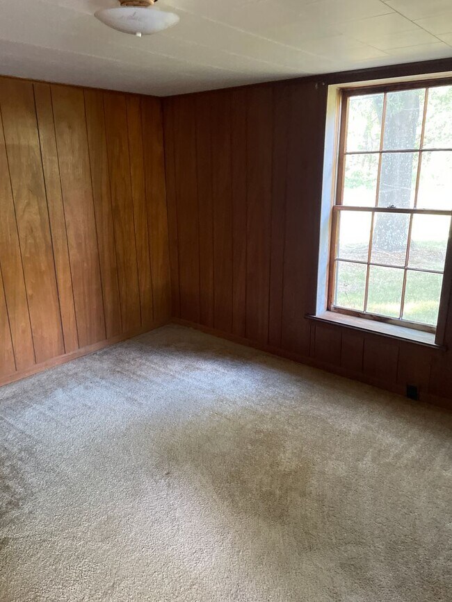 Building Photo - 664 McGregor Rd