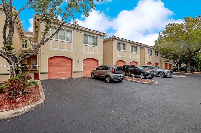 Foto del edificio - 2492 Centergate Dr