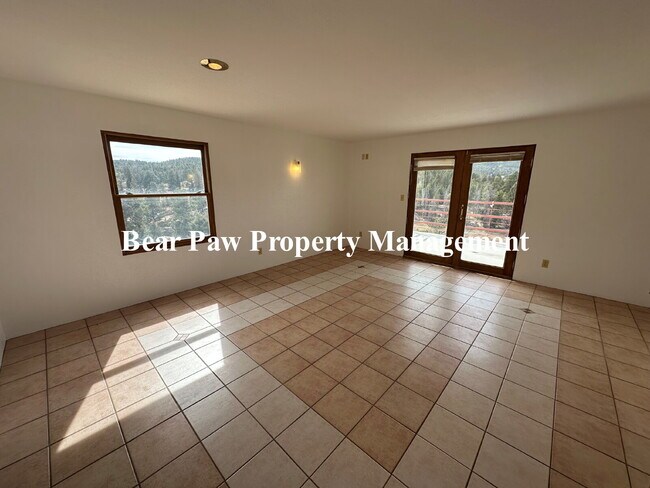 Foto del edificio - "Charming 1-Bedroom Duplex Retreat in Scenic Conifer!"