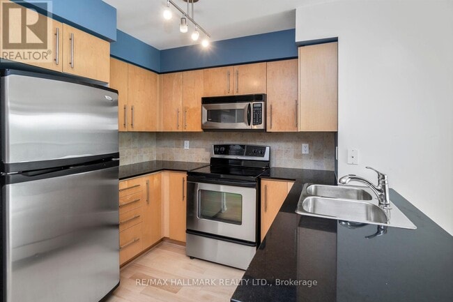 Building Photo - 219 Fort York Blvd