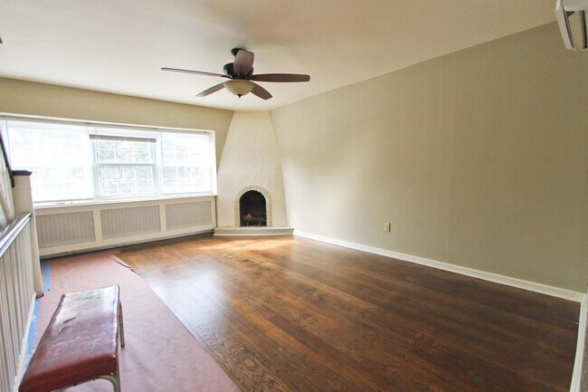Foto del edificio - 346 Meehan Ave