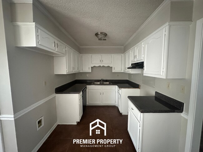 Foto del edificio - Quiet 3BR/2BA Cove in Bartlett Area | Vaulted Ceilings & Hardwood Floors
