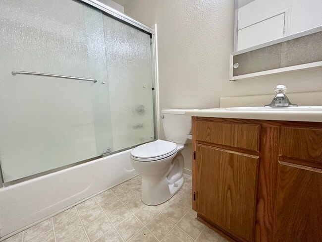Building Photo - 1181 Town House Cir