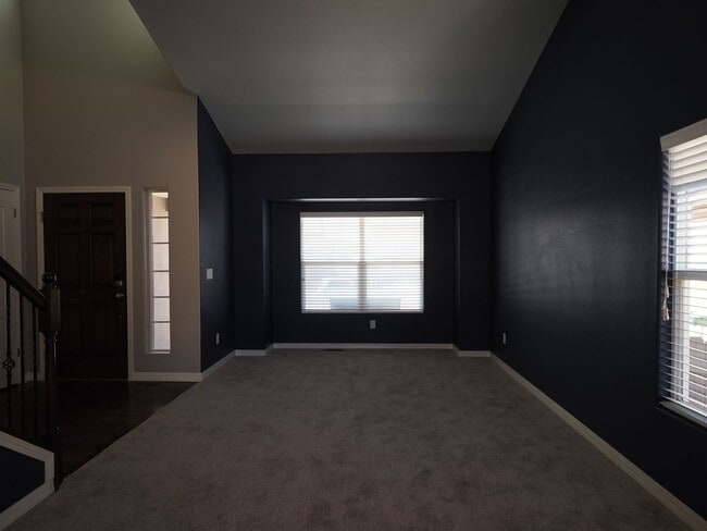 Building Photo - 5 Bedroom Home with AC in Cordera!