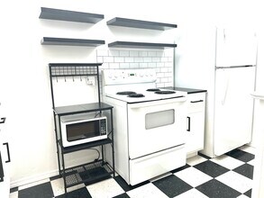 Building Photo - 1108 S Detroit Ave Michael