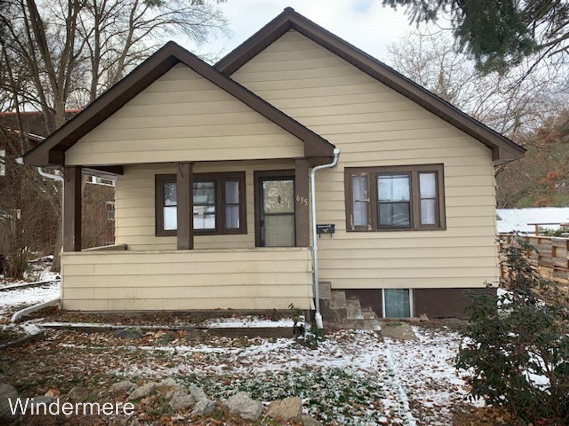 Primary Photo - 4 br, 1.5 bath House - 635 SE Side Street