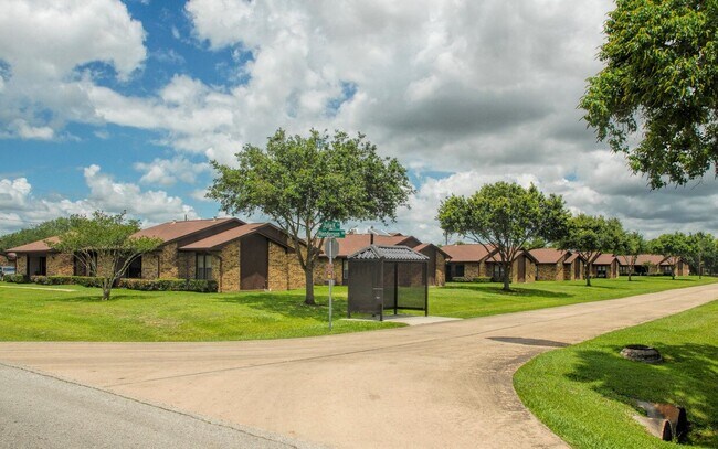 Foto del edificio - 1749 E.Henderson Road-#1749