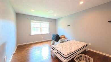 Building Photo - 2700 Bellefontaine