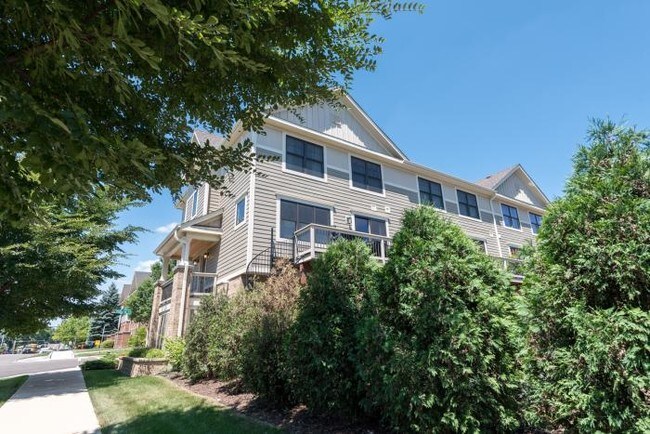 Foto del edificio - 3 bedroom in St. Charles IL 60174