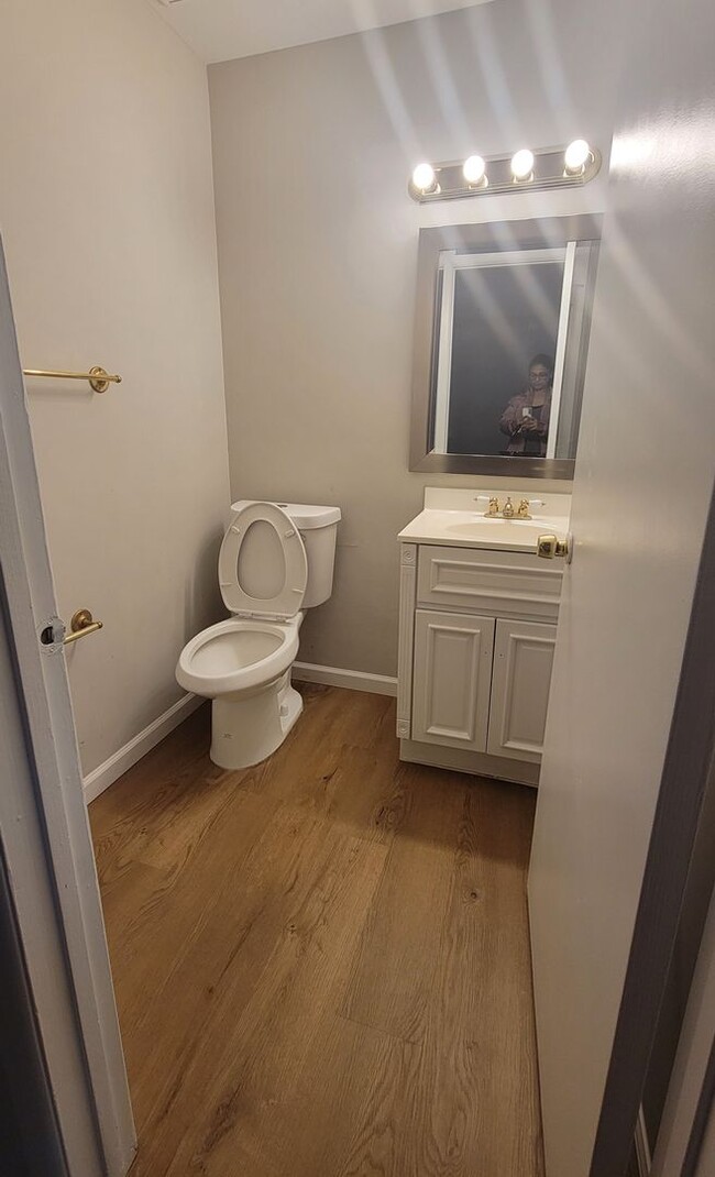 Building Photo - Spacious 3 Bedroom 2.5 Bath Townhome for RENT