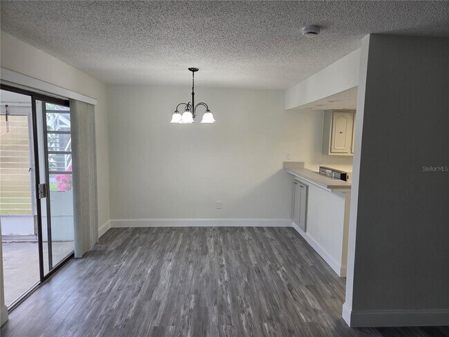 Building Photo - 22333 Edgewater Dr