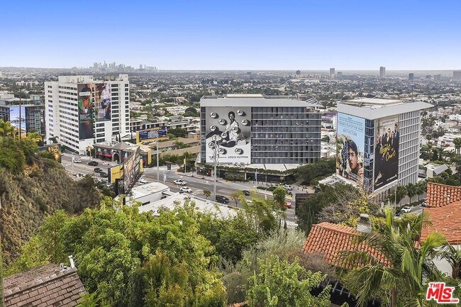 Foto del edificio - 1377 Miller Pl