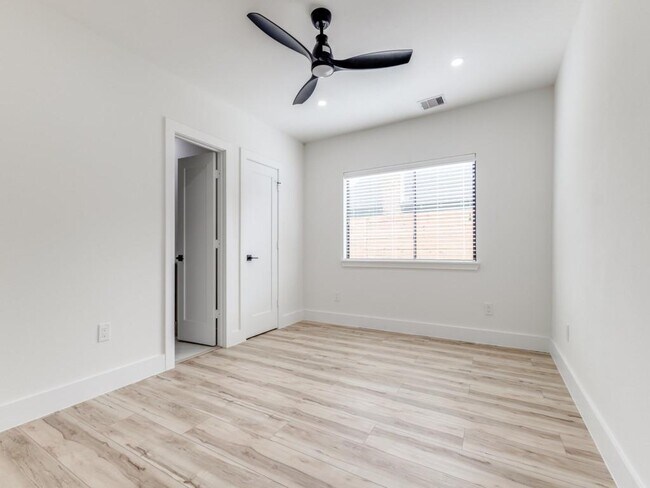Foto del edificio - 1430 Scharpe St