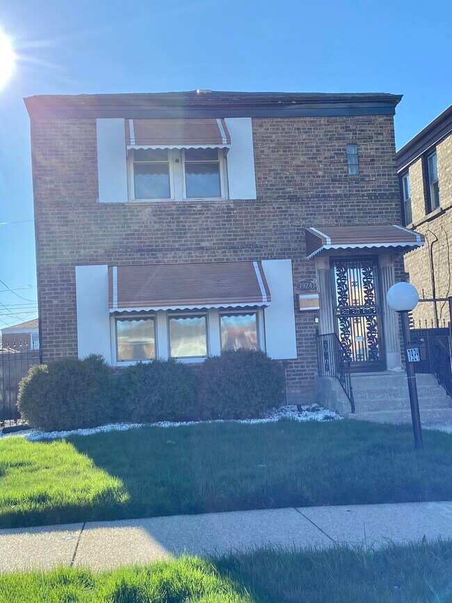 Building Photo - 7924 S Artesian Ave