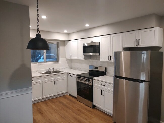 Building Photo - 2652 Landsburn Dr