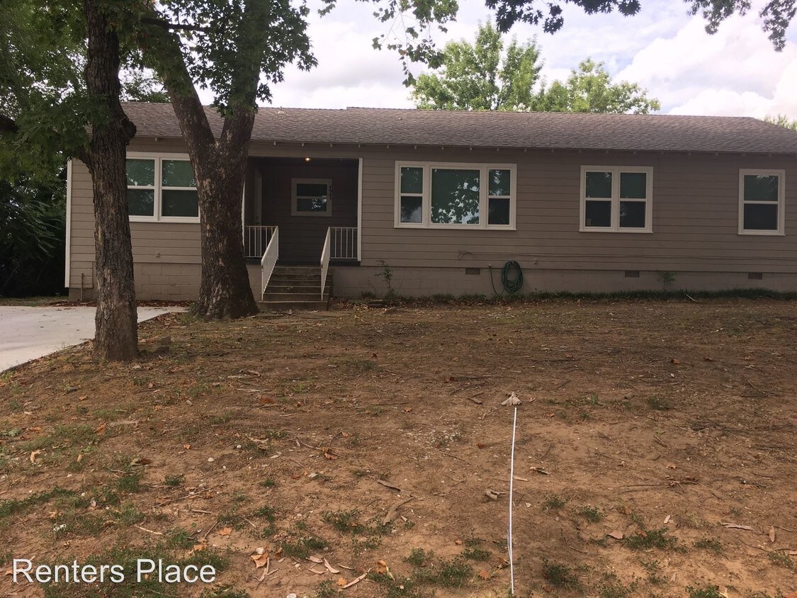 Primary Photo - 4945 E 25th St