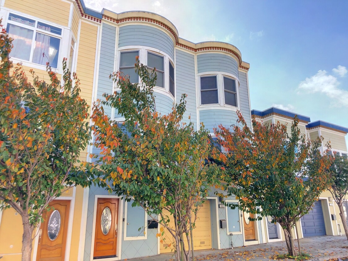 Foto principal - Tri-Level 3 Bed, 3 Bath Bernal Heights Tow...