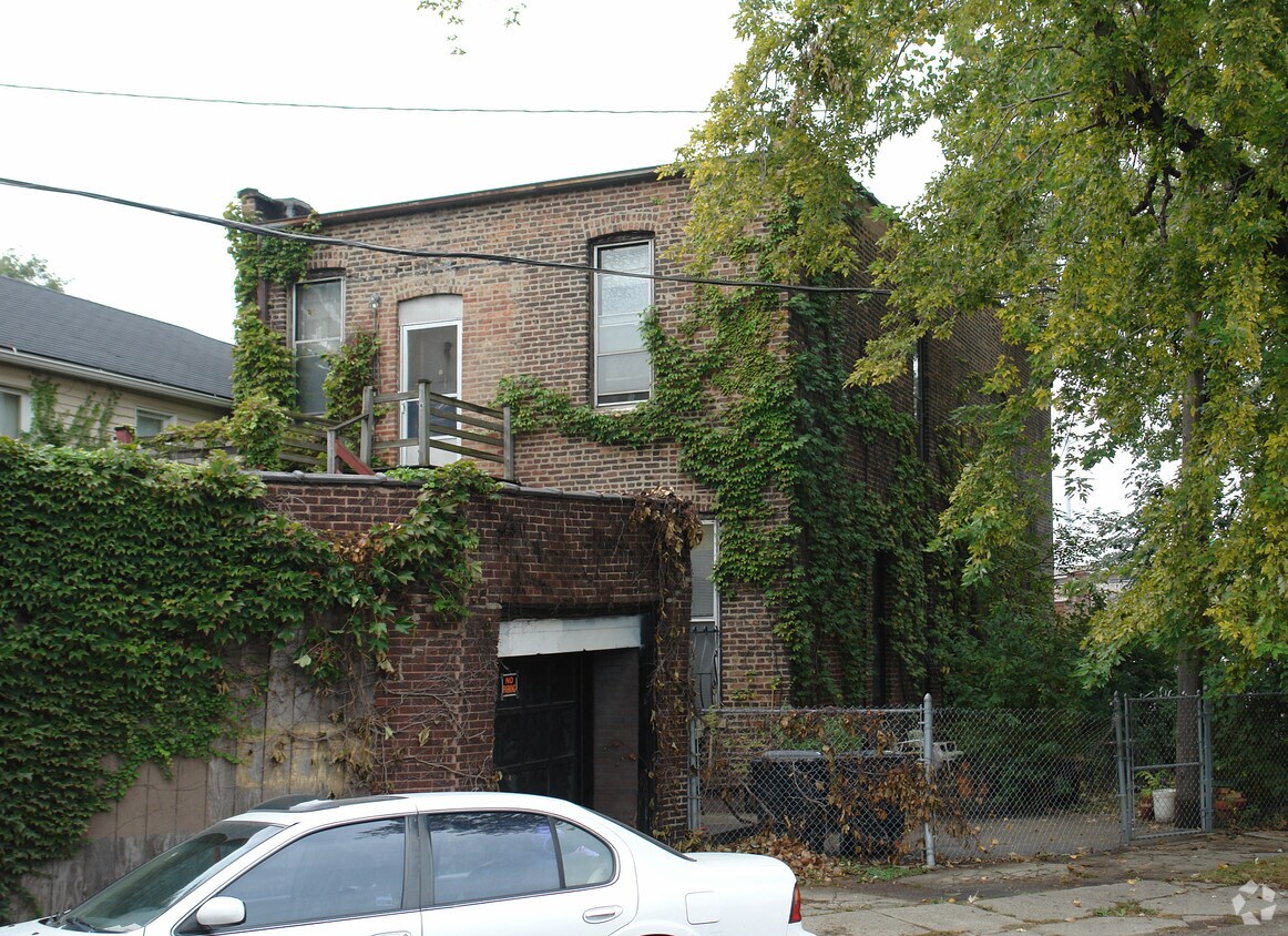 Building Photo - 3199 S Archer Ave