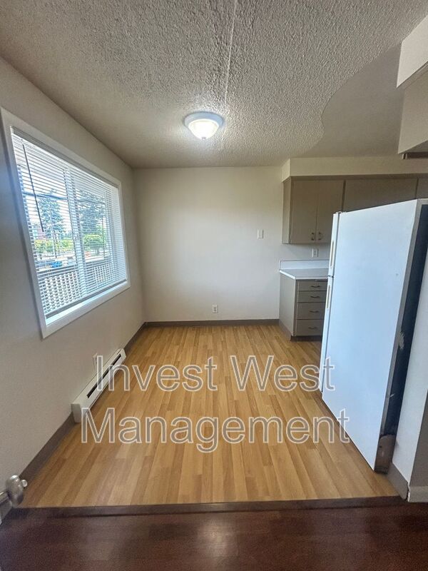 Foto del edificio - 1806 E FOURTH PLAIN Blvd