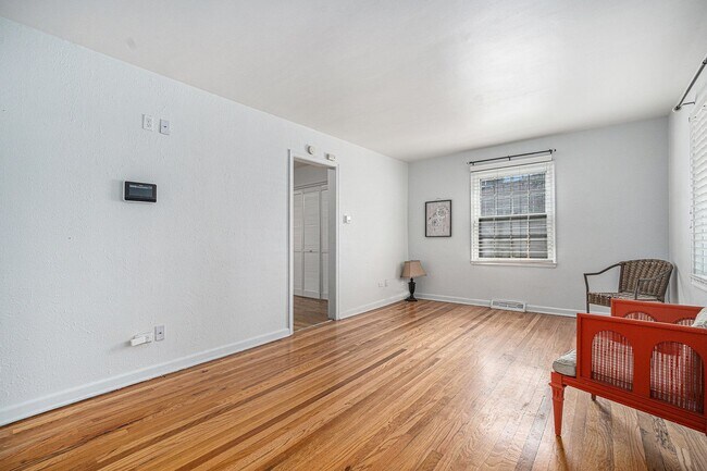 Foto del edificio - Updated 3-Bedroom Home Near Sloan’s Lake