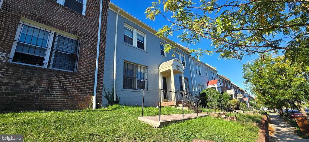 Foto principal - 1255 Meigs Pl NE