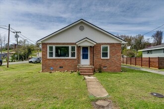 Building Photo - 2213 Lyndon Ave