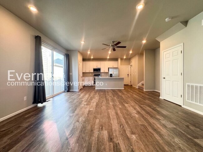 Building Photo - 3 Bed/2.5 Bath Townhome with Garage / Available Now!