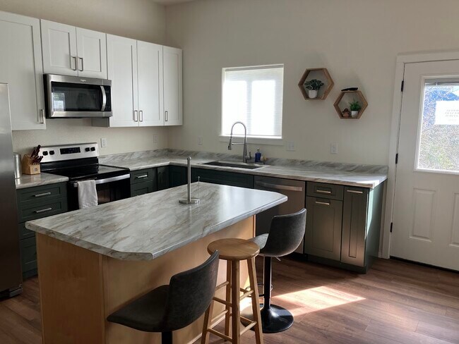 Building Photo - 1105 Granite Hill Rd