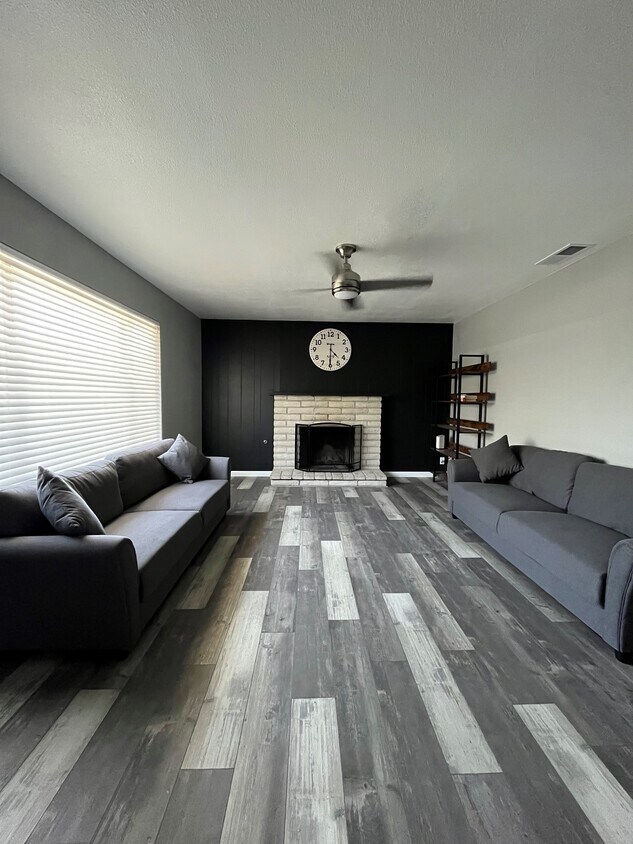 5343 N 4th St Unit 5345, Fresno, CA 93710 5343 N 4th St Fresno, CA