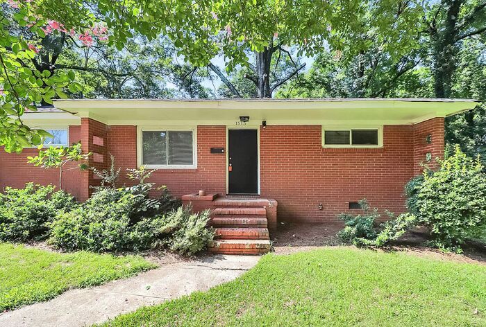 Primary Photo - 2BD/1BA End Unit on Pecan Ave!