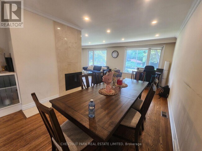 Photo du bâtiment - 184 Burbank Dr