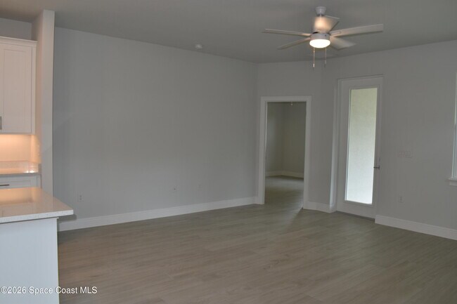 Building Photo - 414 Grove Ln