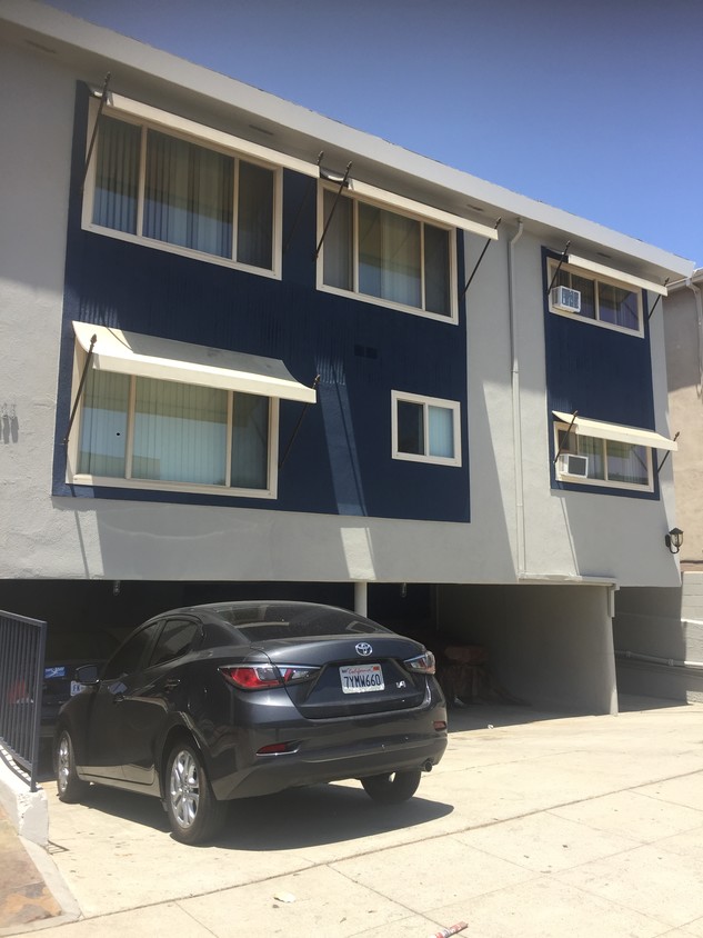 Primary Photo - 925 N Curson Ave