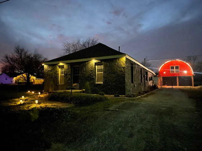 Building Photo - 1705 Buena Vista Ave