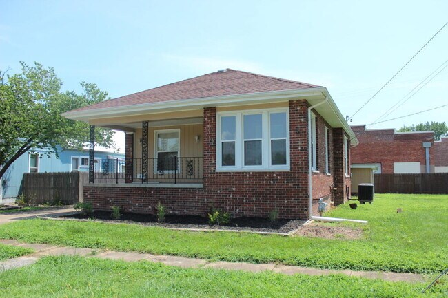 Foto del edificio - Nice 2 Bedroom Brick Home