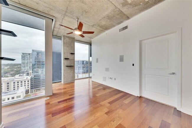 Building Photo - 360 Nueces St