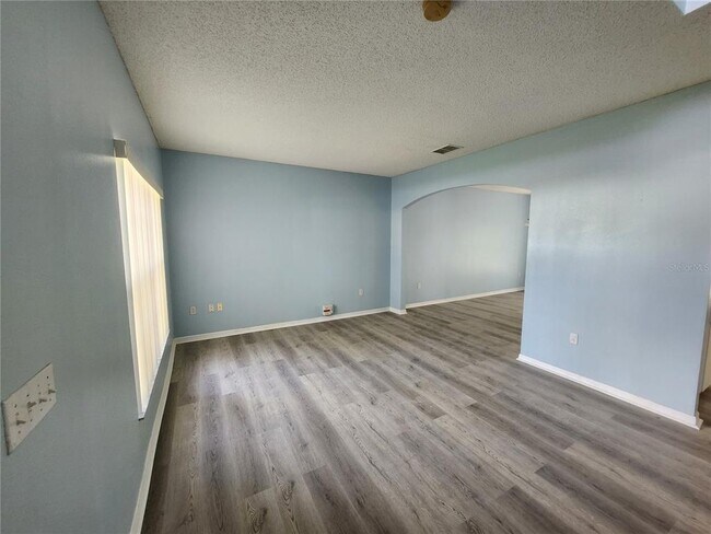 Building Photo - 461 Magpie Ct