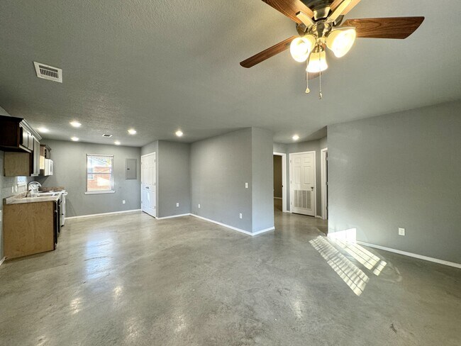 Foto del edificio - 102 Graceanne Ln