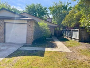 Building Photo - 14418-14420 Waddesdon Bluff