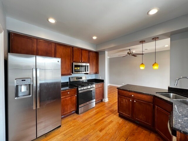 Foto del edificio - 2707 W Glenlake Ave