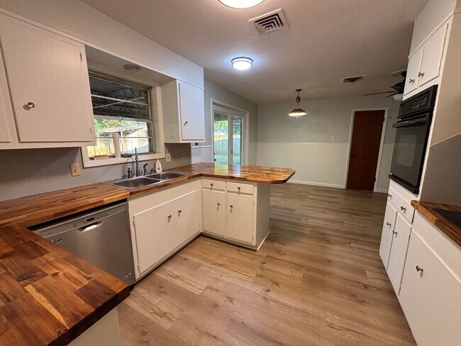 Foto del edificio - COZY HOME IN SHREVE ISLAND