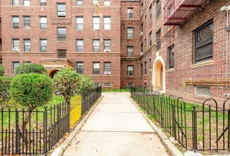Building Photo - 62-98-64 Saunders St