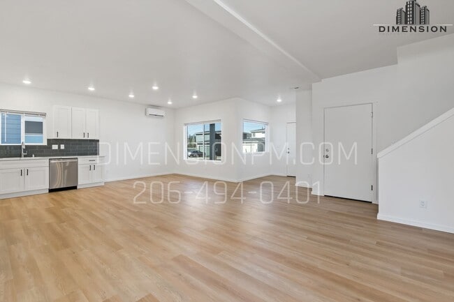 Building Photo - Fully Fenced  4 Bed 3 Baths Newer Construction Home