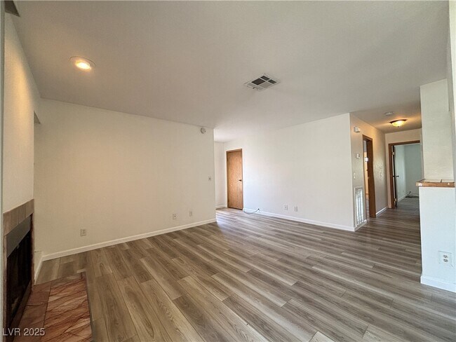 Building Photo - 1341 Del Mar St