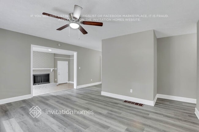 Building Photo - 3724 Manhattan Dr
