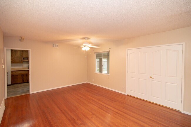 Building Photo - Expansive Four-Bedroom In Highly Desirable City Of Redlands!